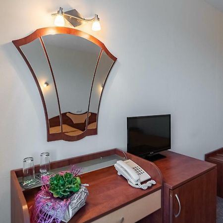 Adamo Hotel Warna Exterior foto