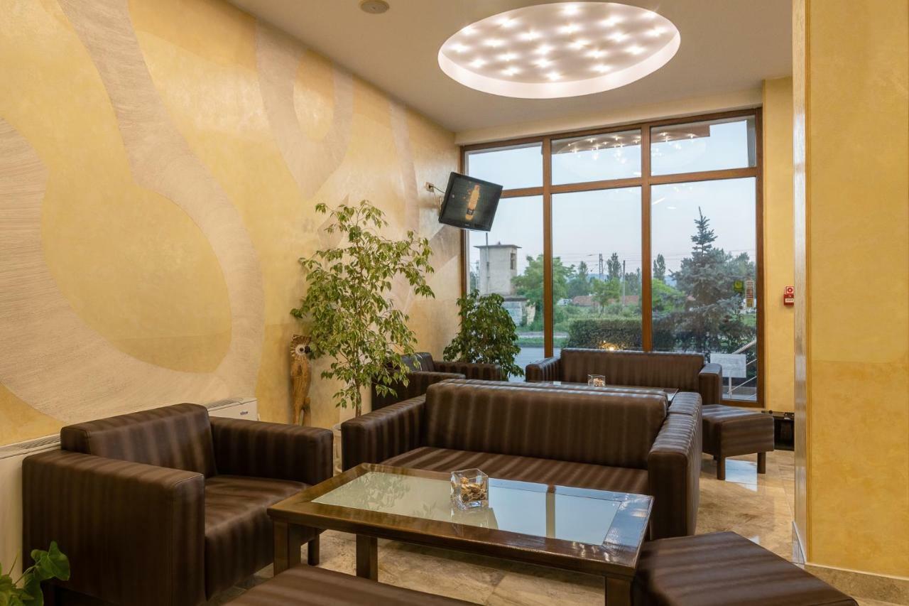 Adamo Hotel Warna Exterior foto