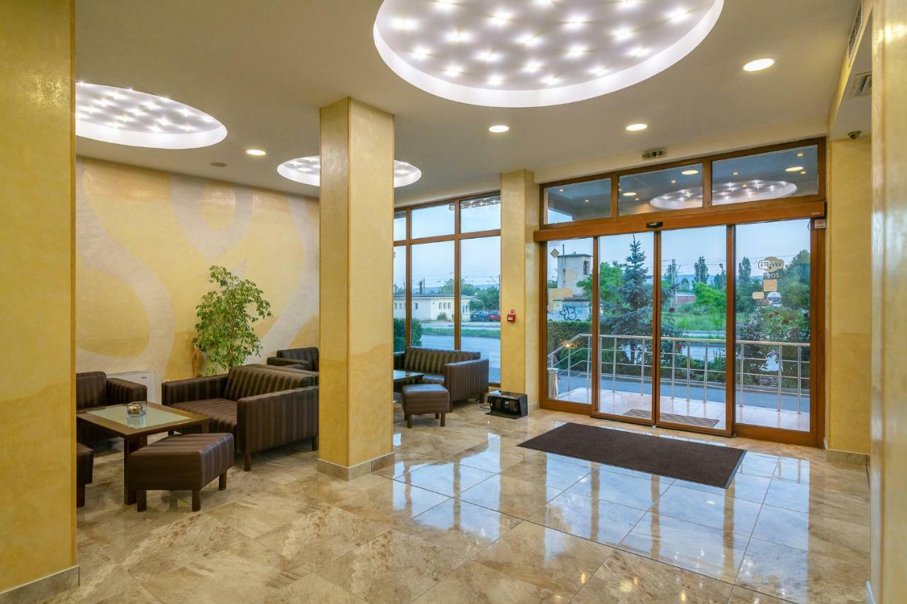 Adamo Hotel Warna Exterior foto