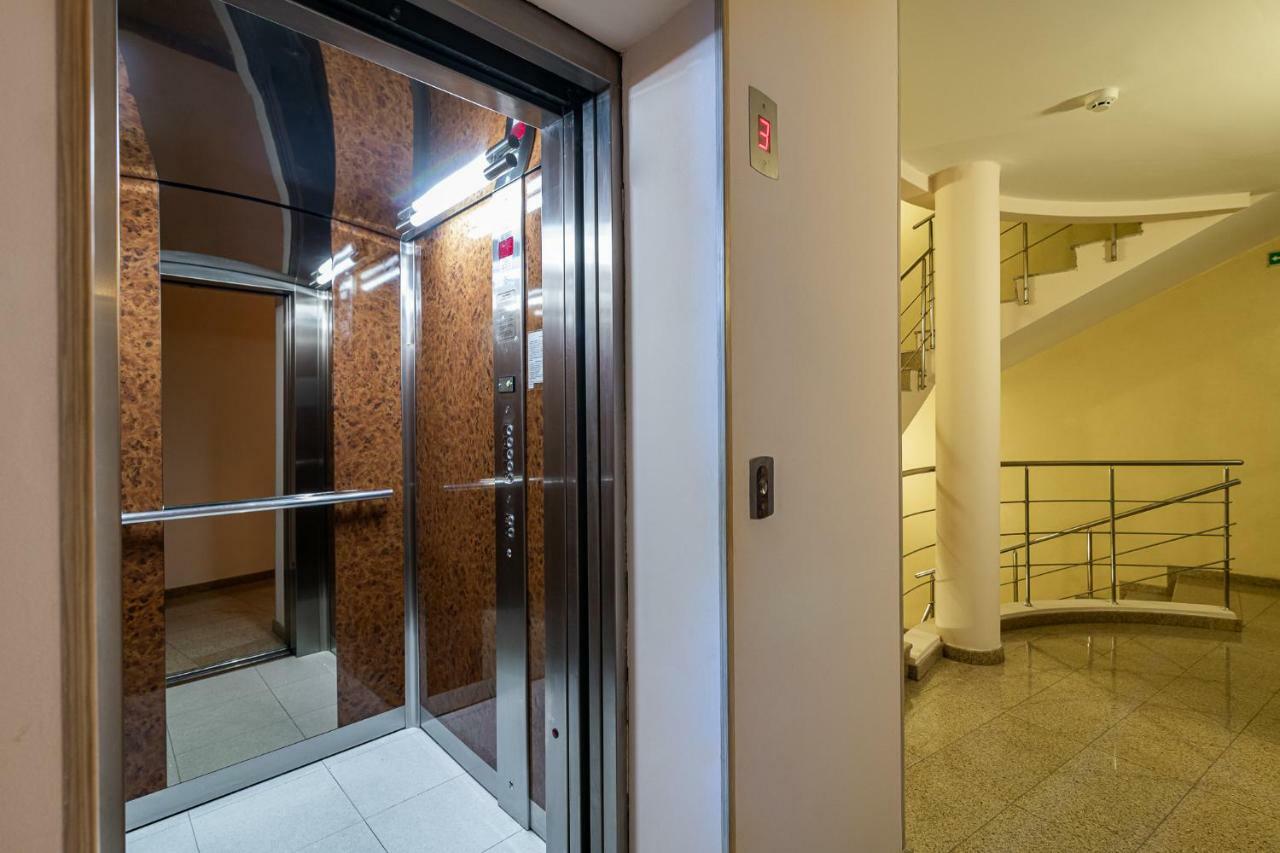 Adamo Hotel Warna Exterior foto