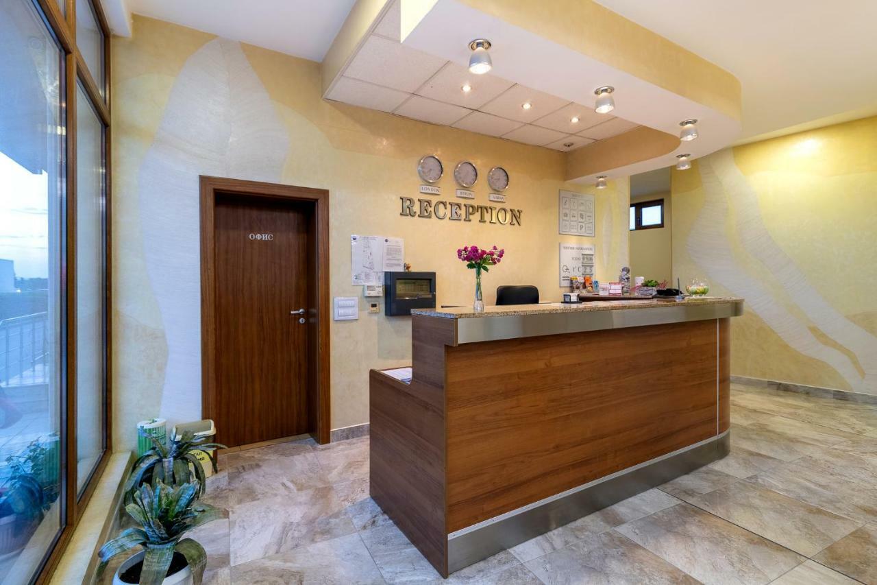 Adamo Hotel Warna Exterior foto